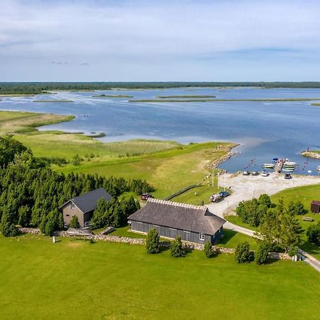 Mere Puhkemaja Kungla Esterno foto
