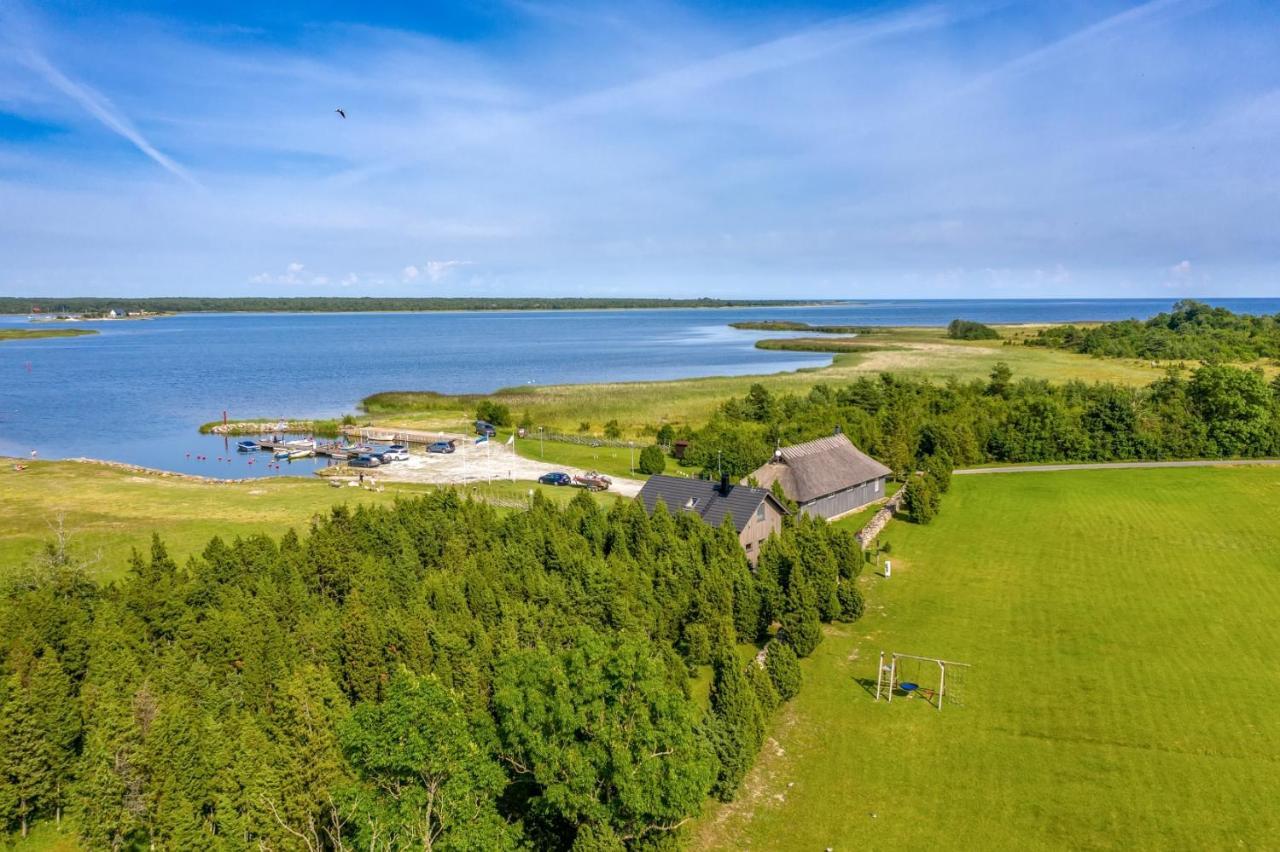 Mere Puhkemaja Kungla Esterno foto