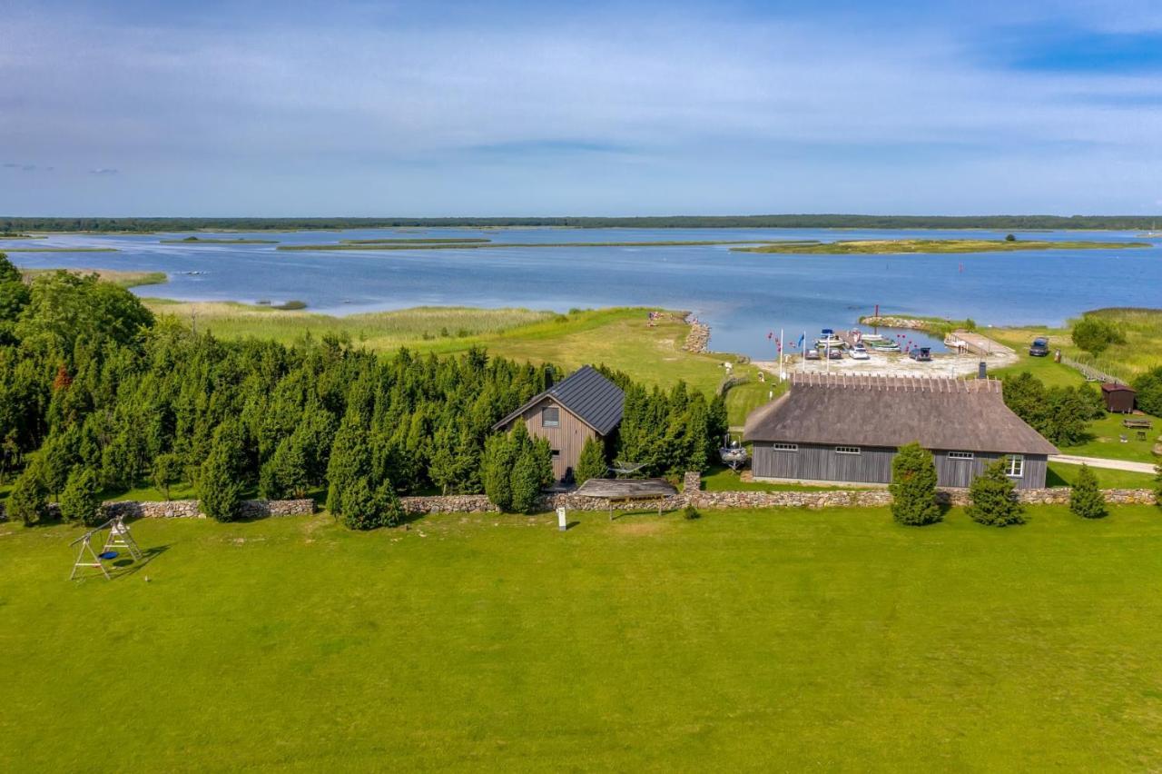 Mere Puhkemaja Kungla Esterno foto